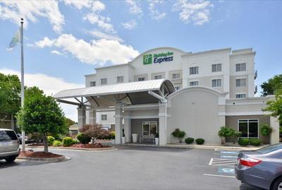 Holiday Inn Express and Suites Mooresville Lake No