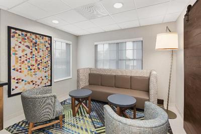 Holiday Inn Express and Suites Byron