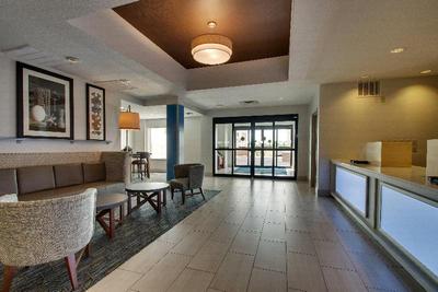 Holiday Inn Express and Suites Morris