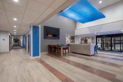 Holiday Inn Express and Suites Coon Rapids Blaine