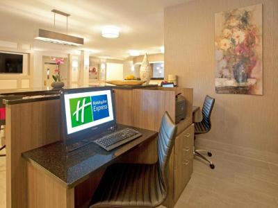 Holiday Inn Express & Suites Eden Prairie