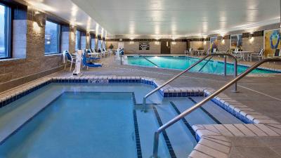 Holiday Inn Express & Suites Eden Prairie