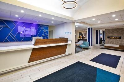Holiday Inn Express and Suites Kent State Universi