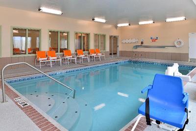 Holiday Inn Express and Suites Cincinnati Blue Ash