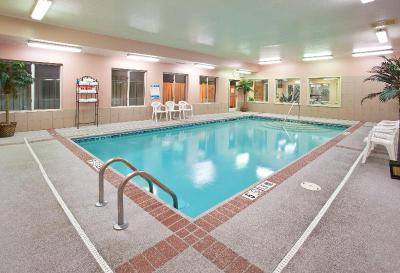 Holiday Inn Express and Suites Cincinnati Blue Ash