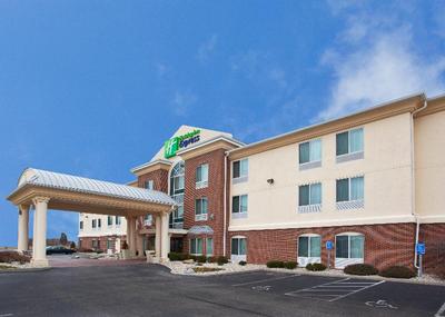 Holiday Inn Express and Suites Cincinnati Blue Ash