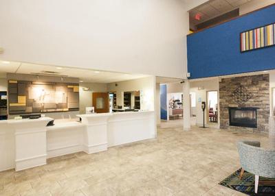 Holiday Inn Express and Suites Chicago North Wauke