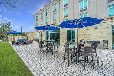 Holiday Inn Express and Suites Charleston Arpt Con
