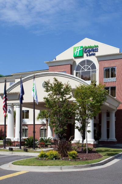 Holiday Inn Express and Suites Charleston North
