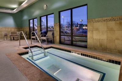 Holiday Inn Express and Suites Cedar Rapids I 380