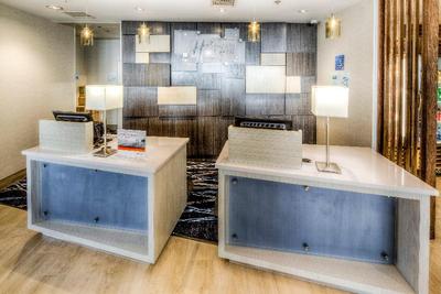 Holiday Inn Express and Suites Cleveland West West