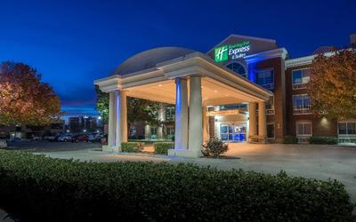 Holiday Inn Express & Suites Dallas-North Tollway