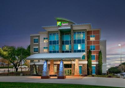 Holiday Inn Express and Suites North Dallas at Pre