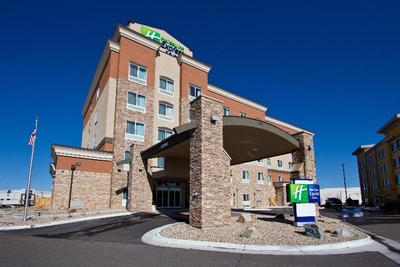 Holiday Inn Express and Suites Denver East Peoria