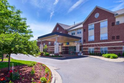 Holiday Inn Express and Suites Southfield Detroit