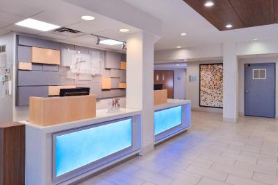 Holiday Inn Express and Suites Southfield Detroit