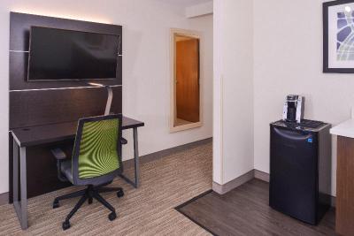 Holiday Inn Express and Suites Southfield Detroit