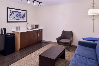 Holiday Inn Express and Suites Southfield Detroit