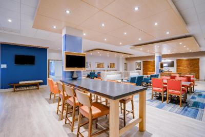 Holiday Inn Express and Suites Ft. Washington Phil