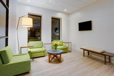 Holiday Inn Express and Suites Ft. Washington Phil