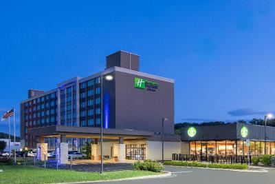 Holiday Inn Express and Suites Ft. Washington Phil