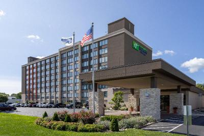 Holiday Inn Express and Suites Ft. Washington Phil