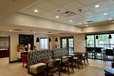 Holiday Inn Express and Suites Jackson Flowood