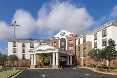 Holiday Inn Express and Suites Jackson Flowood
