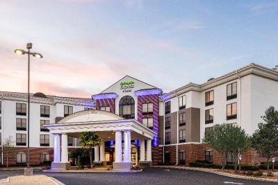 Holiday Inn Express and Suites Jackson Flowood