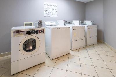 Holiday Inn Express and Suites Jackson Flowood