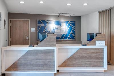 Holiday Inn Express and Suites Greenwood