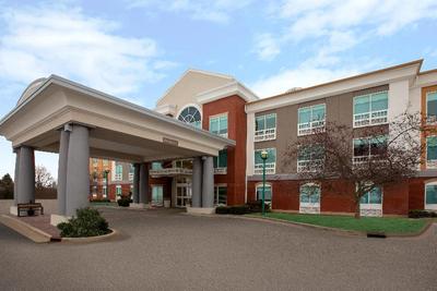 Holiday Inn Express and Suites Grand Rapids North