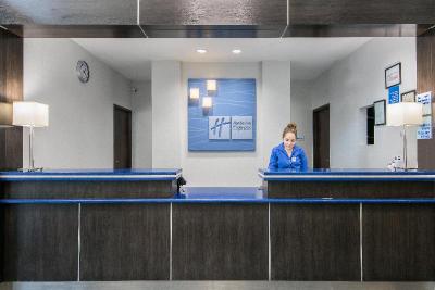 Holiday Inn Express and Suites Houston Intercontin