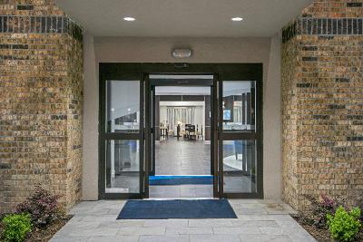 Holiday Inn Express and Suites Houston Intercontin