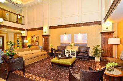 Holiday Inn Express and Suites Williston