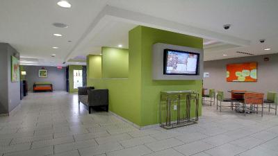 Holiday Inn Express and Suites Jackson Downtown Co