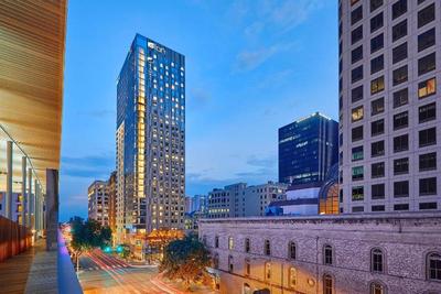 Element Austin Downtown