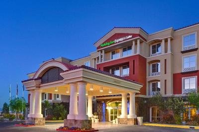 Holiday Inn Express & Suites Las Vegas SW