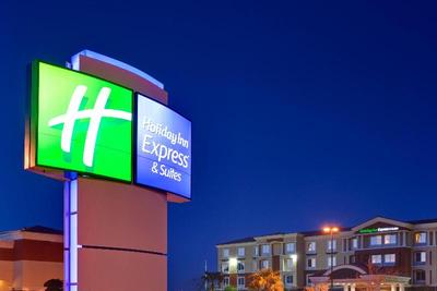 Holiday Inn Express & Suites Las Vegas SW
