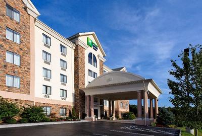 Holiday Inn Express and Suites Kingsport Meadowvie