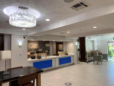 Holiday Inn Express & Suites Woodland Hills