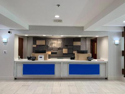 Holiday Inn Express & Suites Woodland Hills