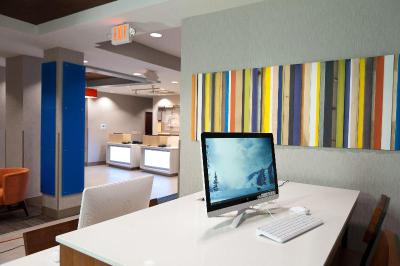 Holiday Inn Express and Suites Scott Lafayette Wes