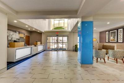 Holiday Inn Express and Suites Lake Worth Nw Loop