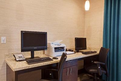 Holiday Inn Express and Suites Orlando East UCF Ar