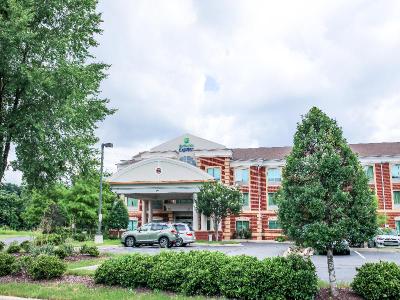 Holiday Inn Express and Suites Memphis Germantown