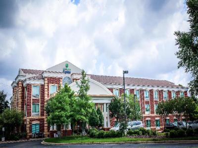 Holiday Inn Express and Suites Memphis Germantown