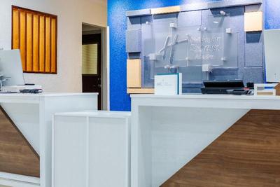 Holiday Inn Express and Suites Memphis Germantown