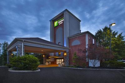 Holiday Inn Express and Suites Cincinnati Northeas