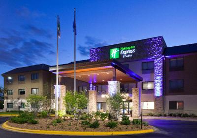 Holiday Inn Express and Suites Minneapolis Golden